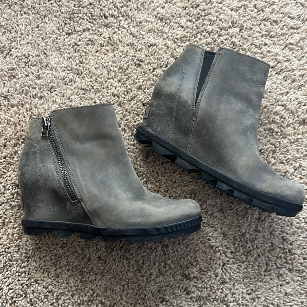 Sorel Joan of Arctic III zip wedge  8.5